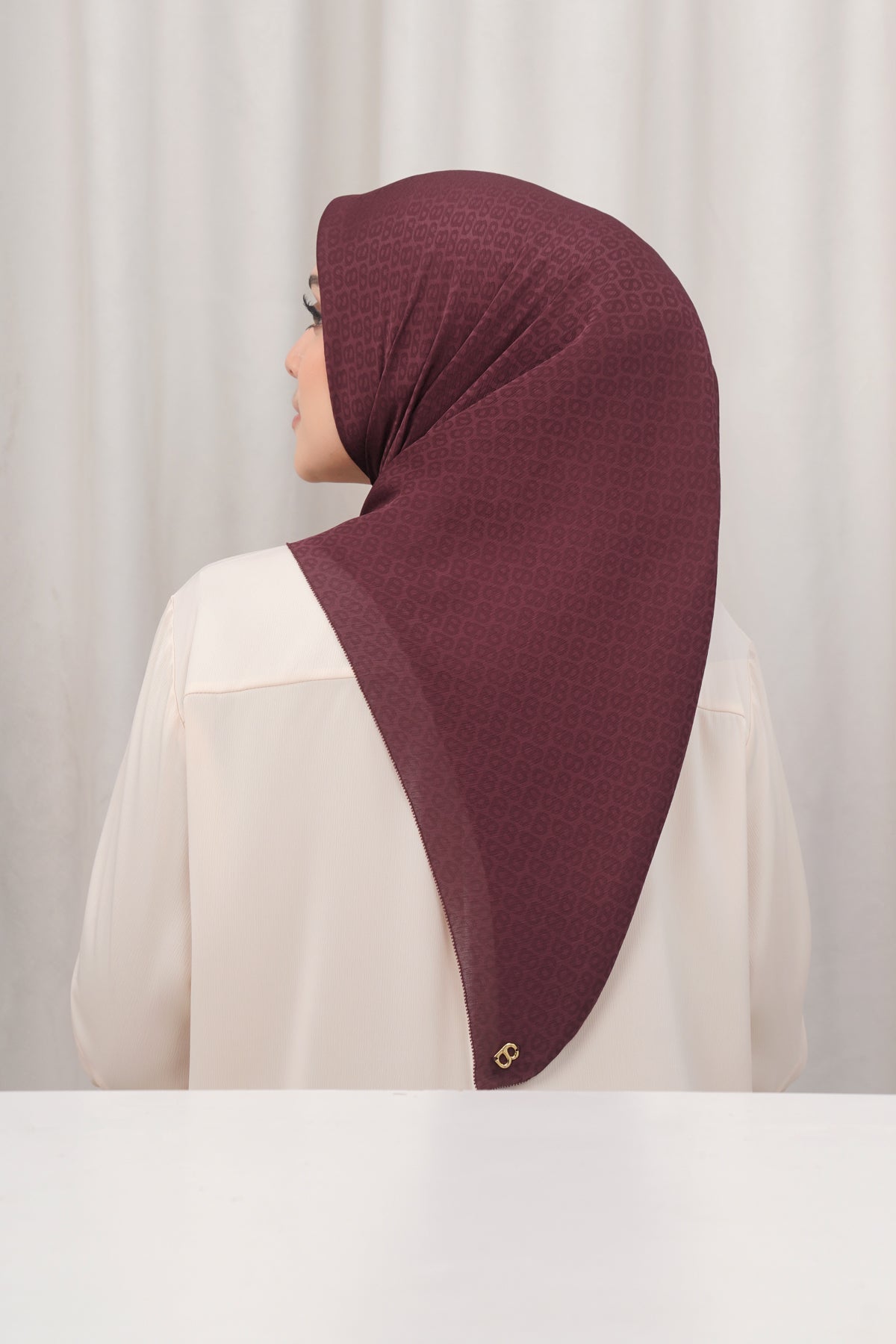 Kelly Jacquard Square - Savvy Red