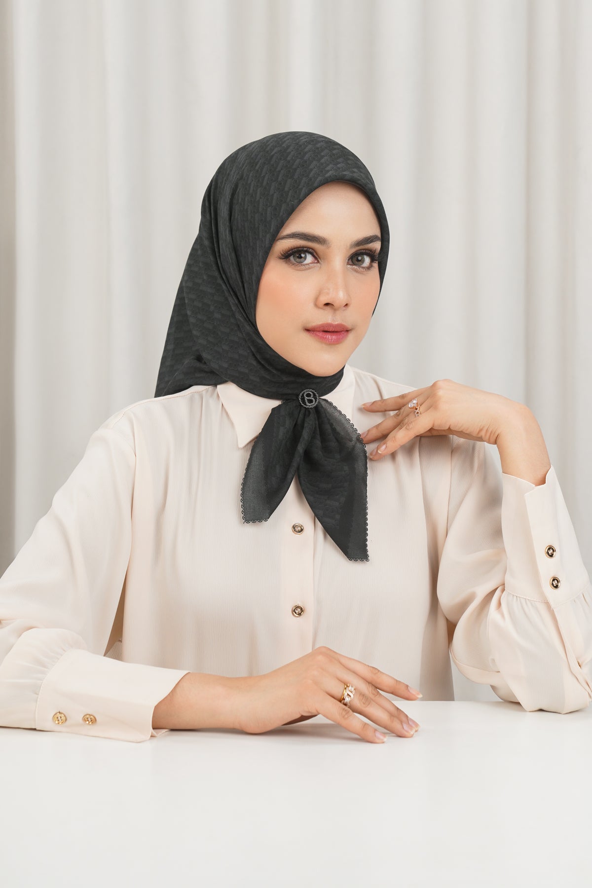 Leena Monogram Square - Jet Set