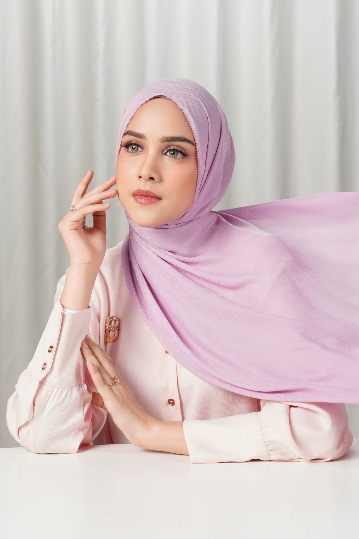 Tapis Satin Jacquard Shawl - Mauve Shadow