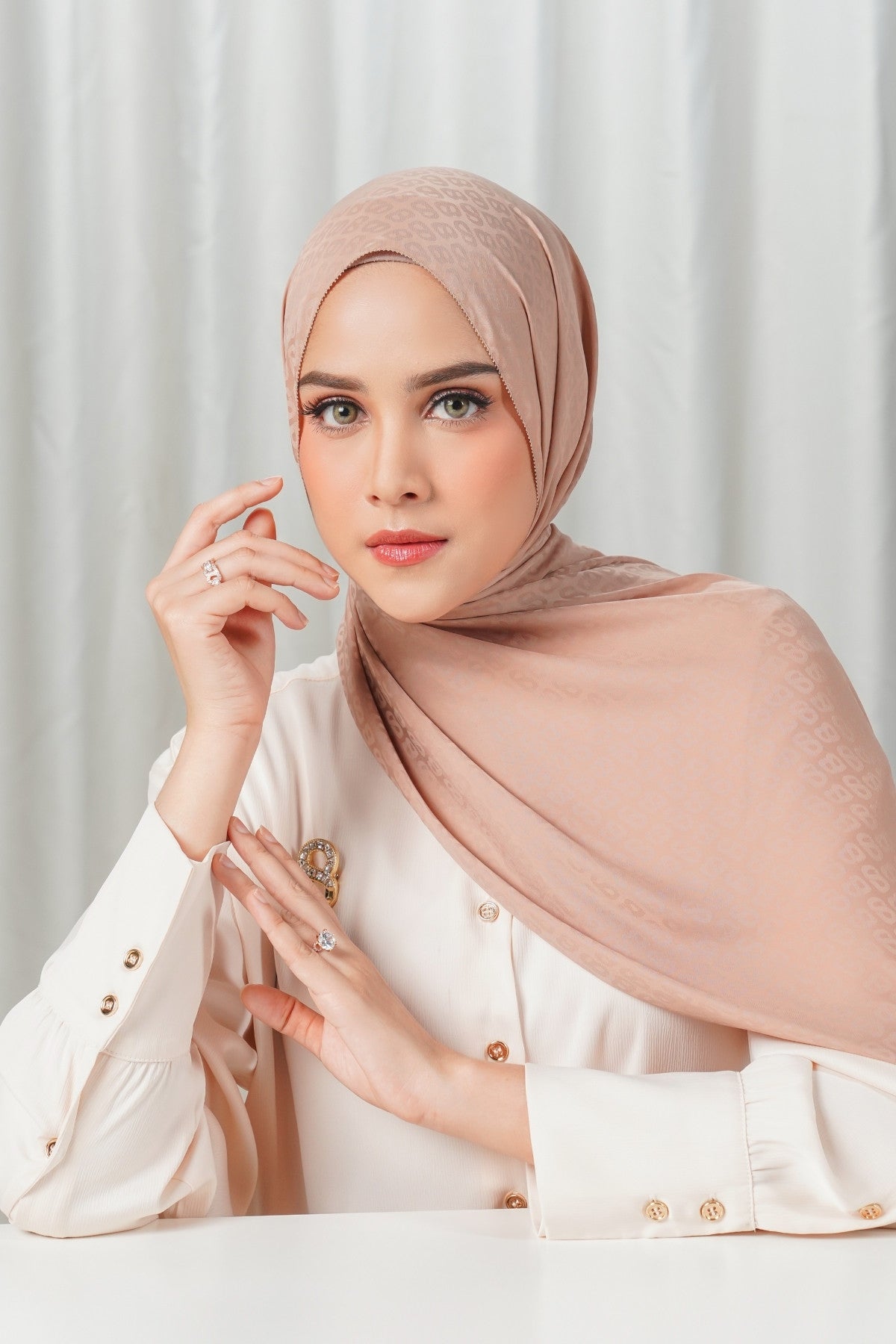 Tapis Satin Jacquard Shawl - Natural