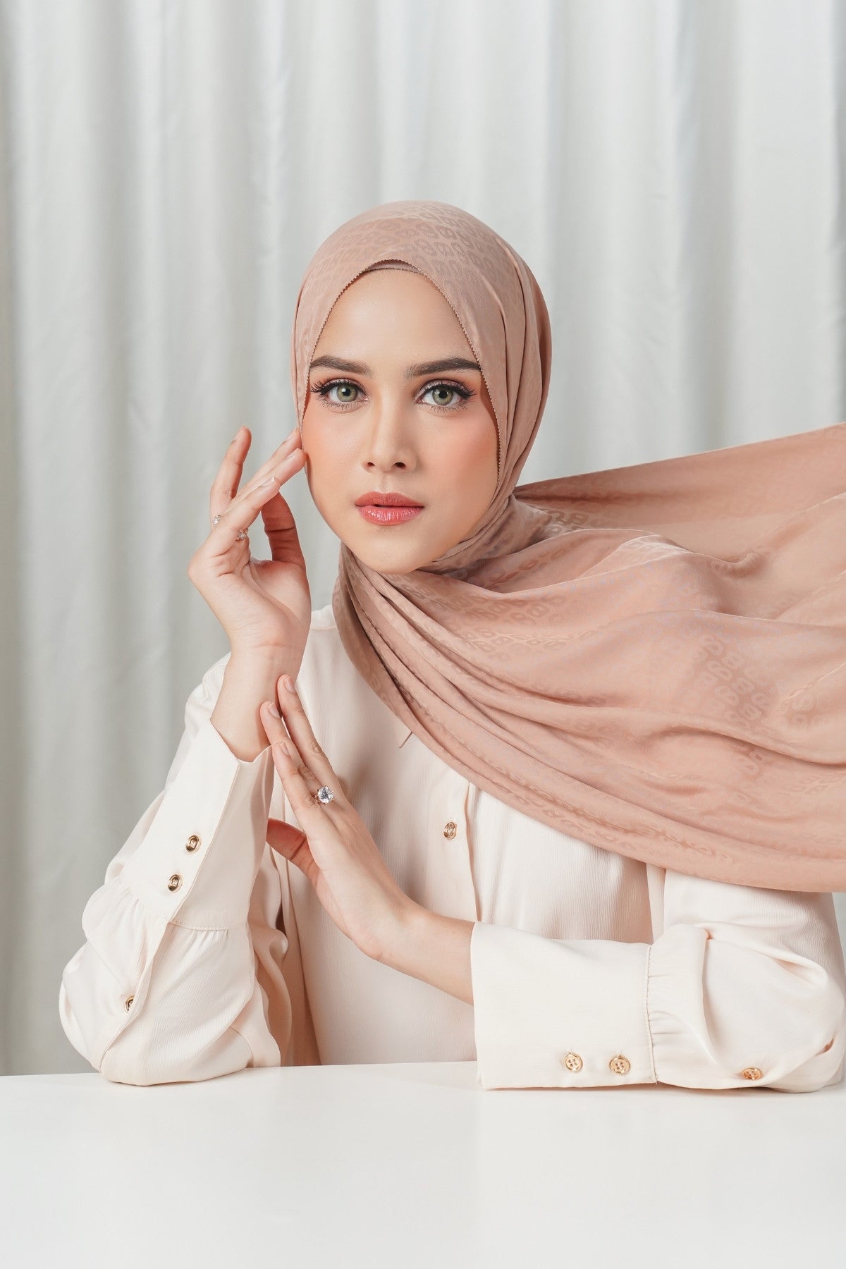 Tapis Satin Jacquard Shawl - Natural