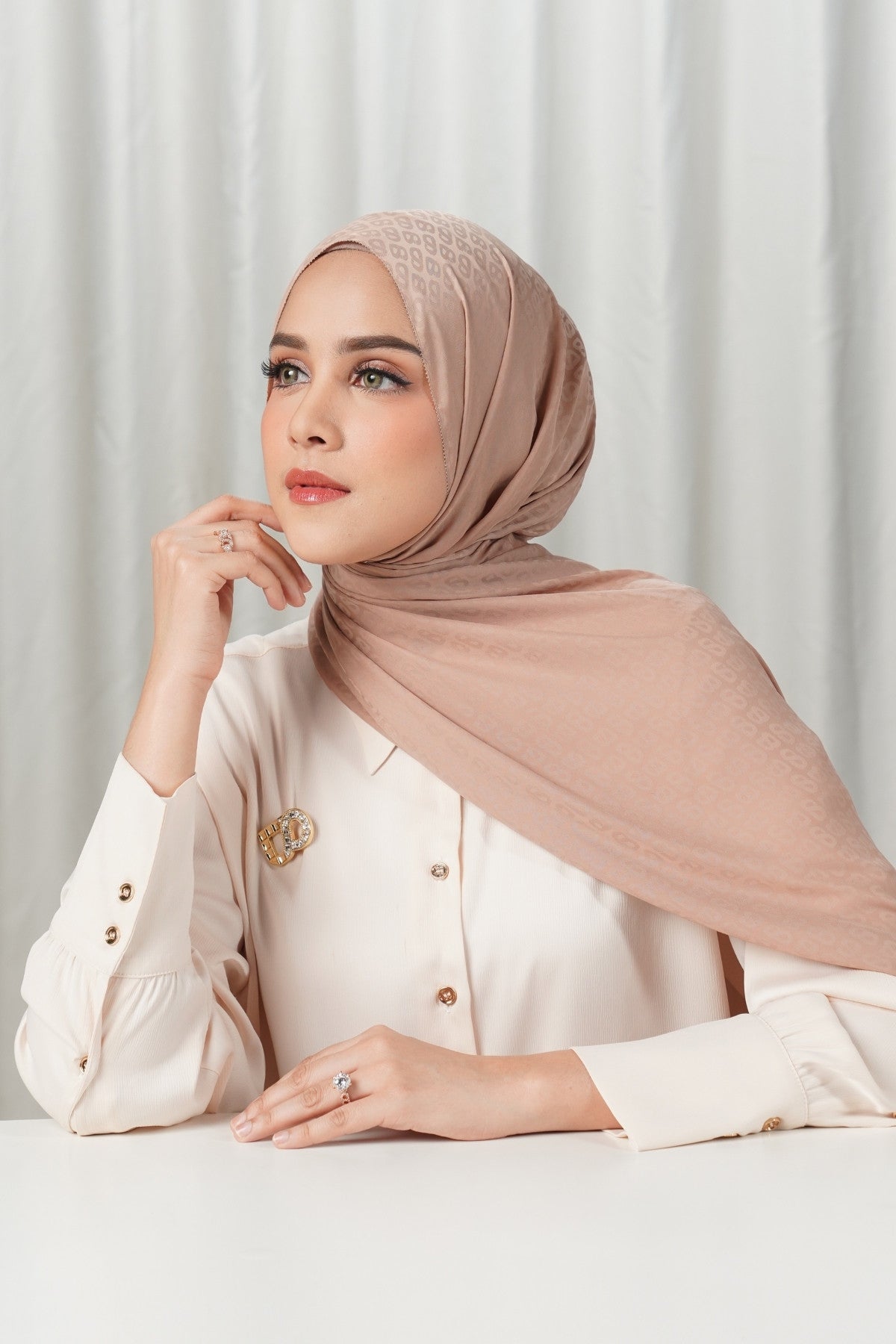 Tapis Satin Jacquard Shawl - Natural