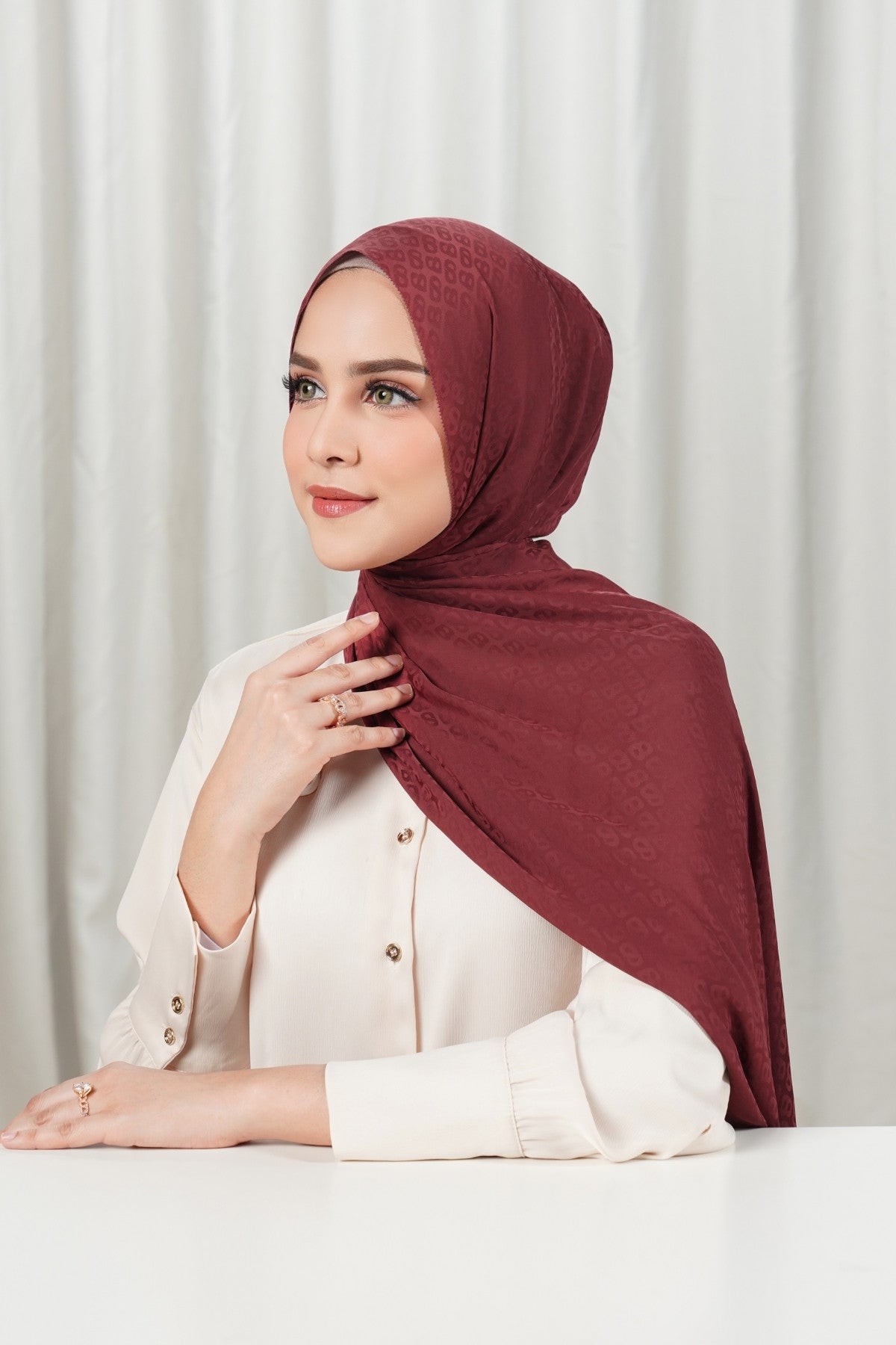 Tapis Satin Jacquard Shawl - New Maroon