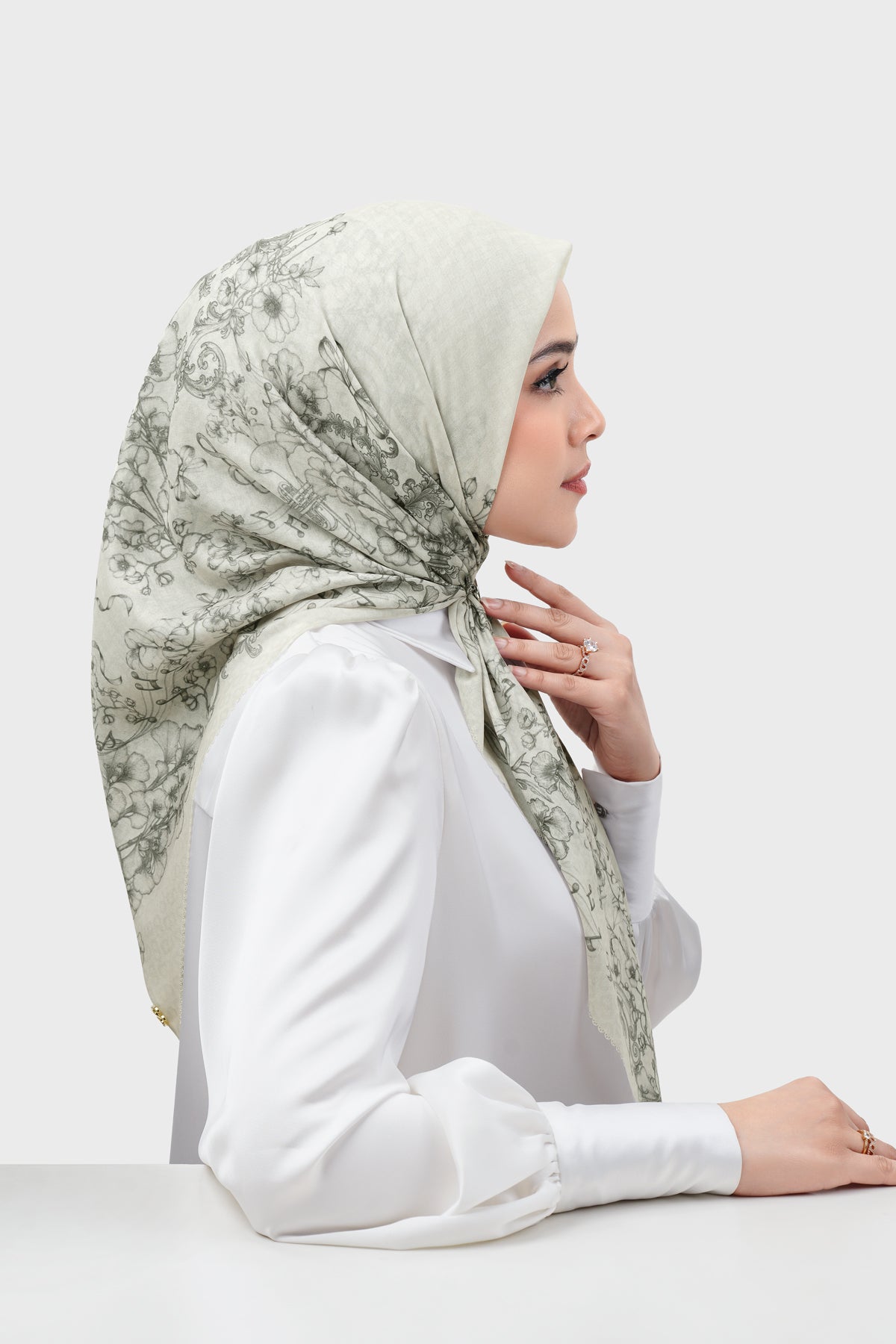 Nada 3 Square - Traveling