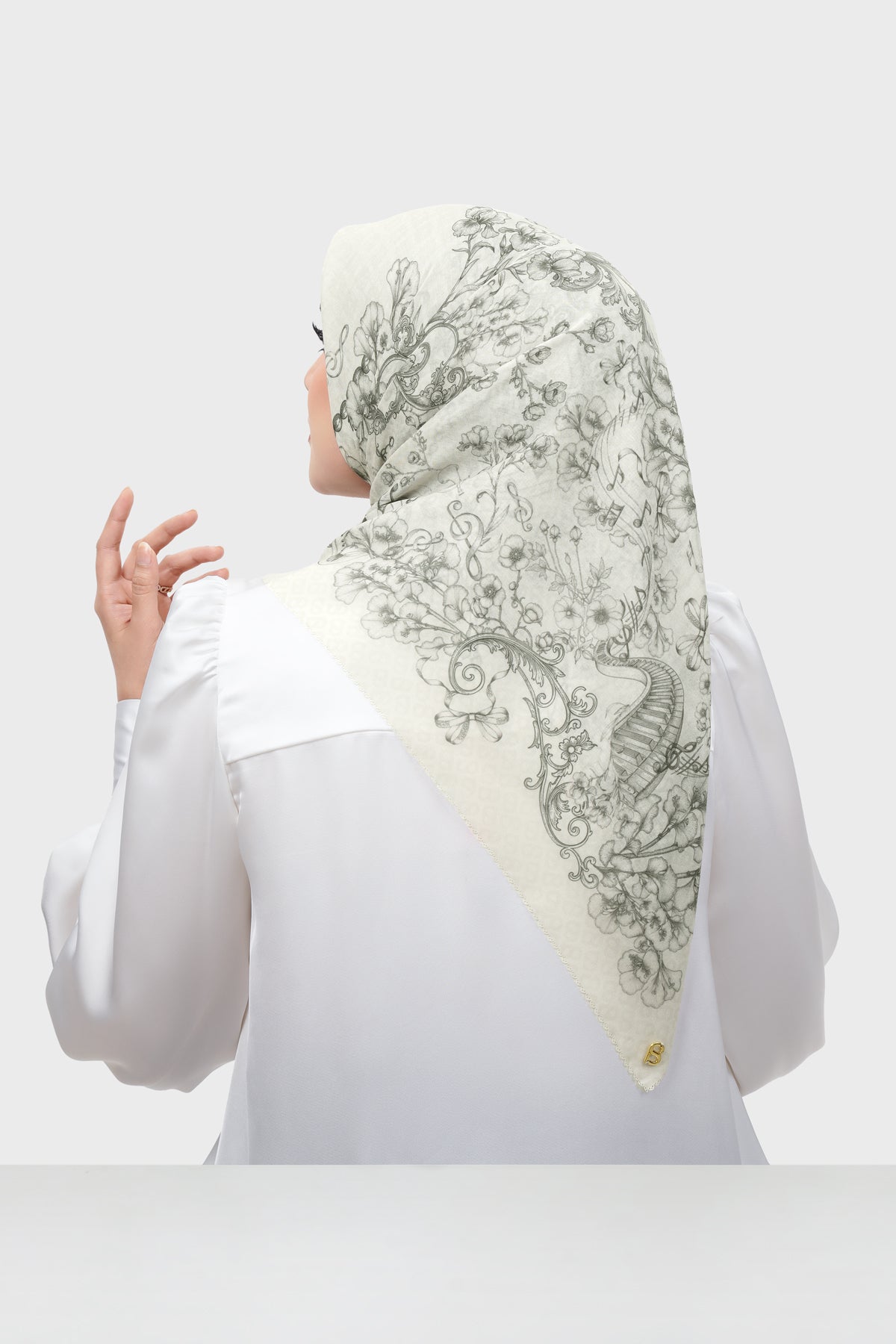 Nada 3 Square - Traveling