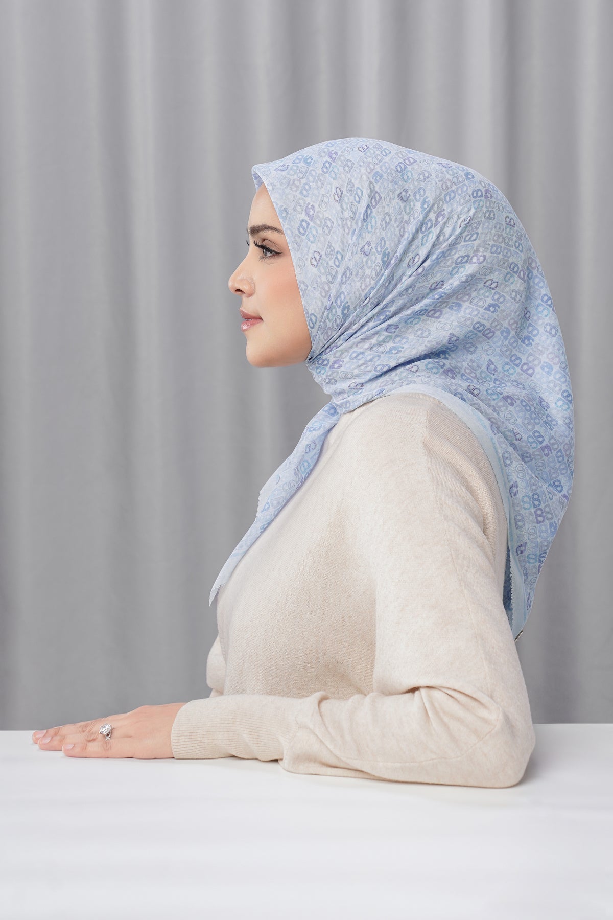 Nagita Square - Blue Aura