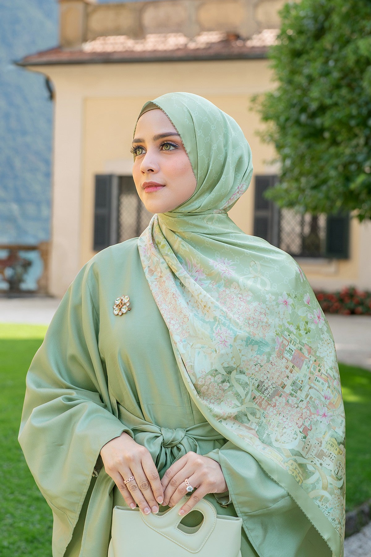 Como Satin Shawl - Pistachio