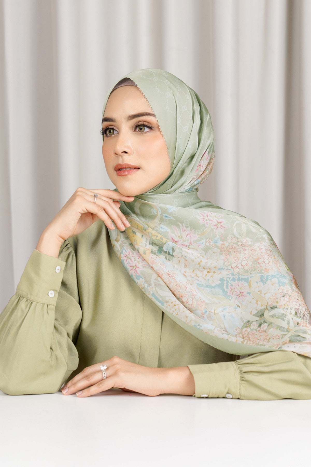 Como Satin Shawl - Pistachio