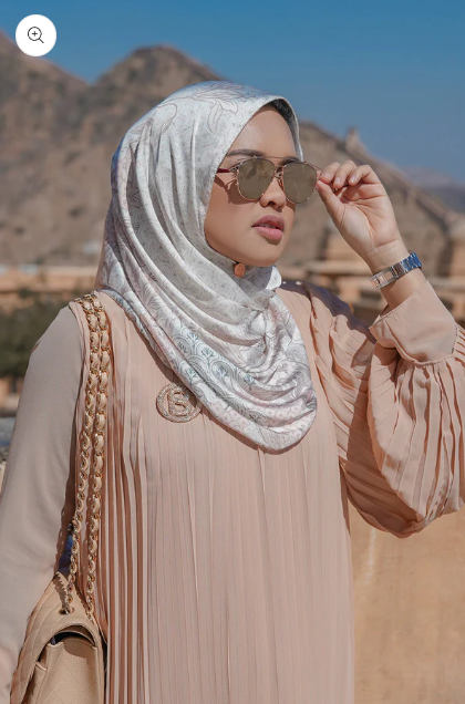 Maharani Series/Satin Shawl/Safed