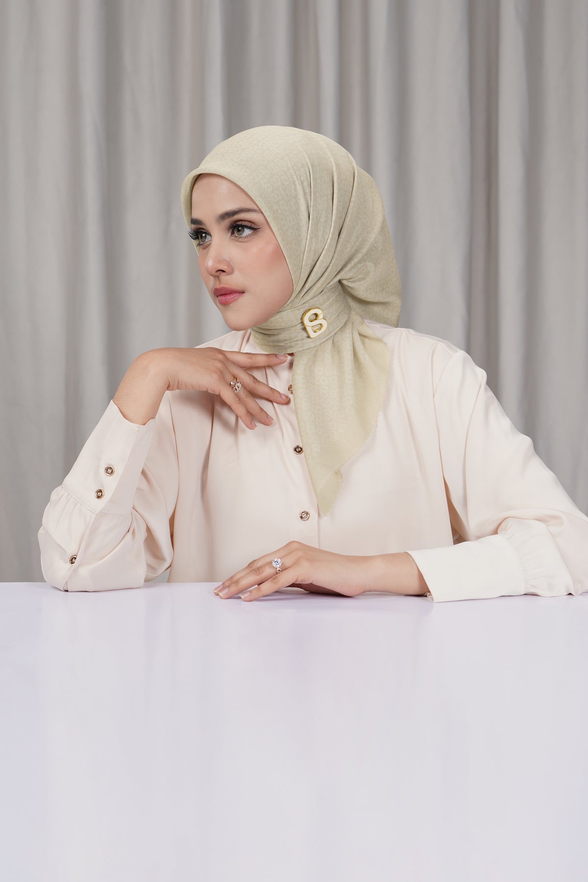 Tapis Square - Angora