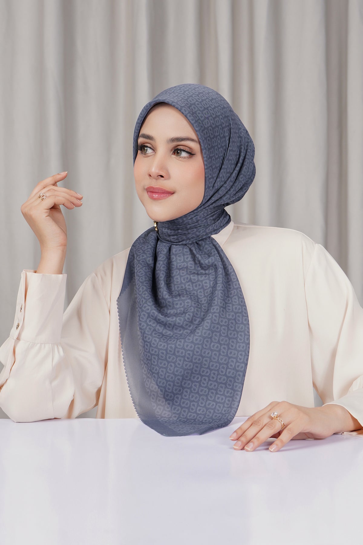 Tapis Square - Crown Blue