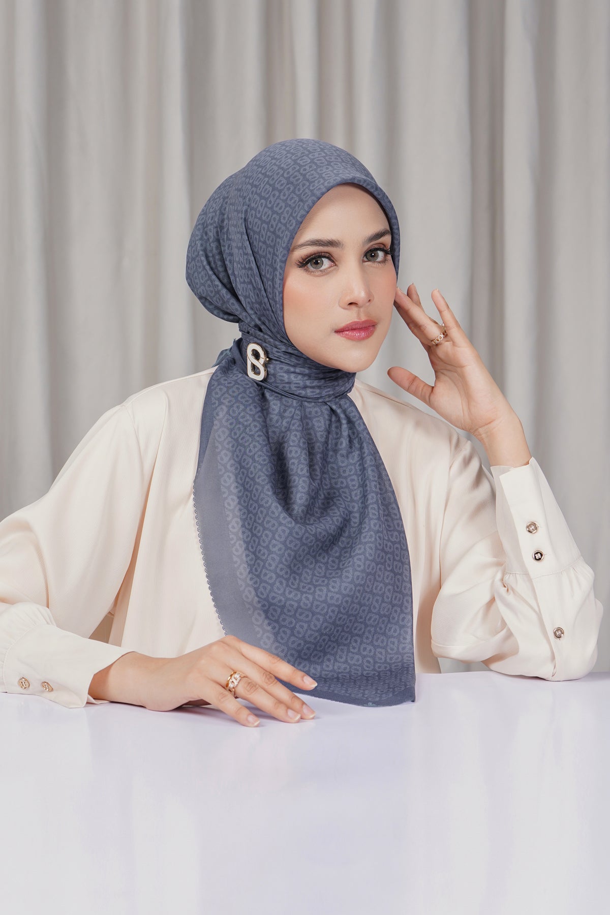 Tapis Square - Crown Blue