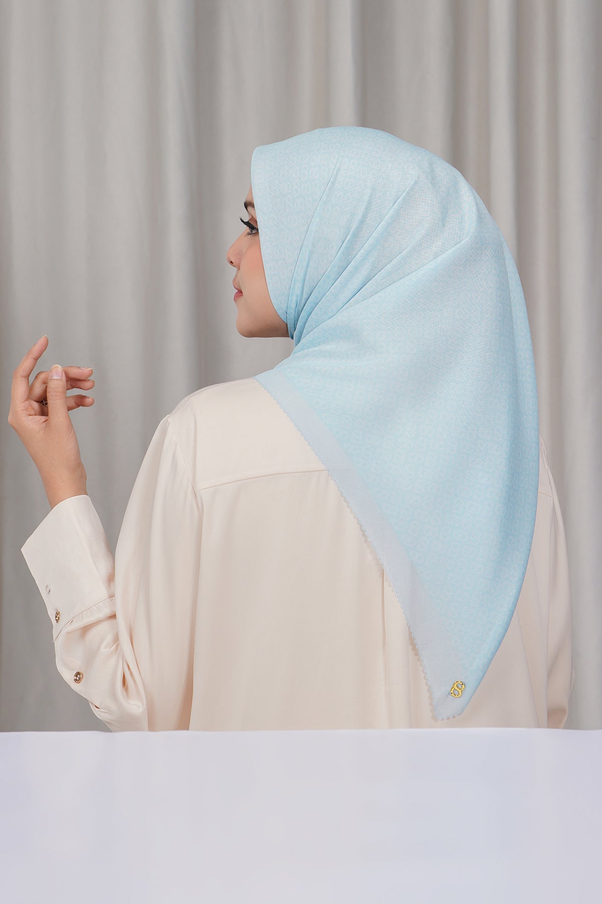 Tapis Square - Delicate Blue