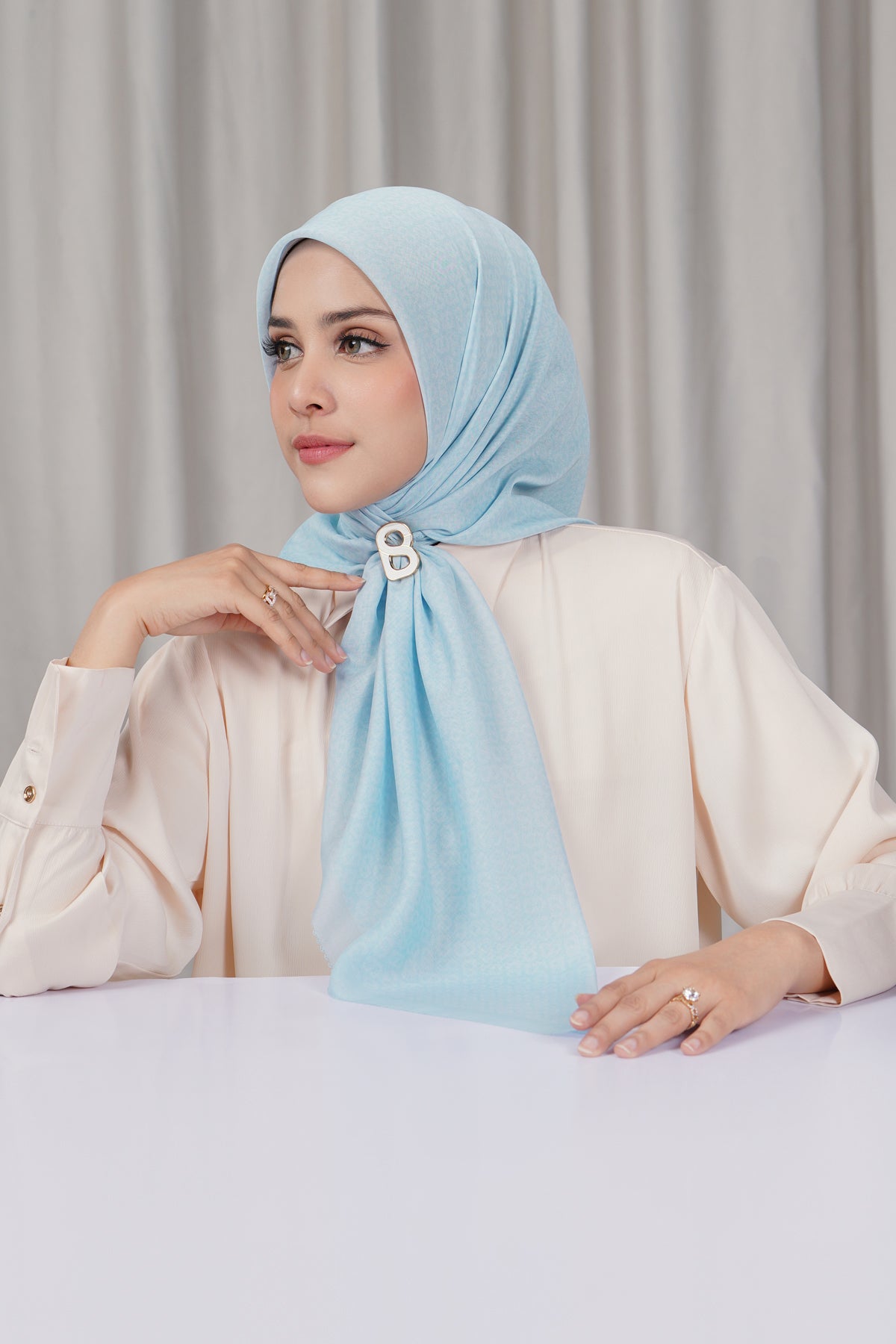 Tapis Square - Delicate Blue