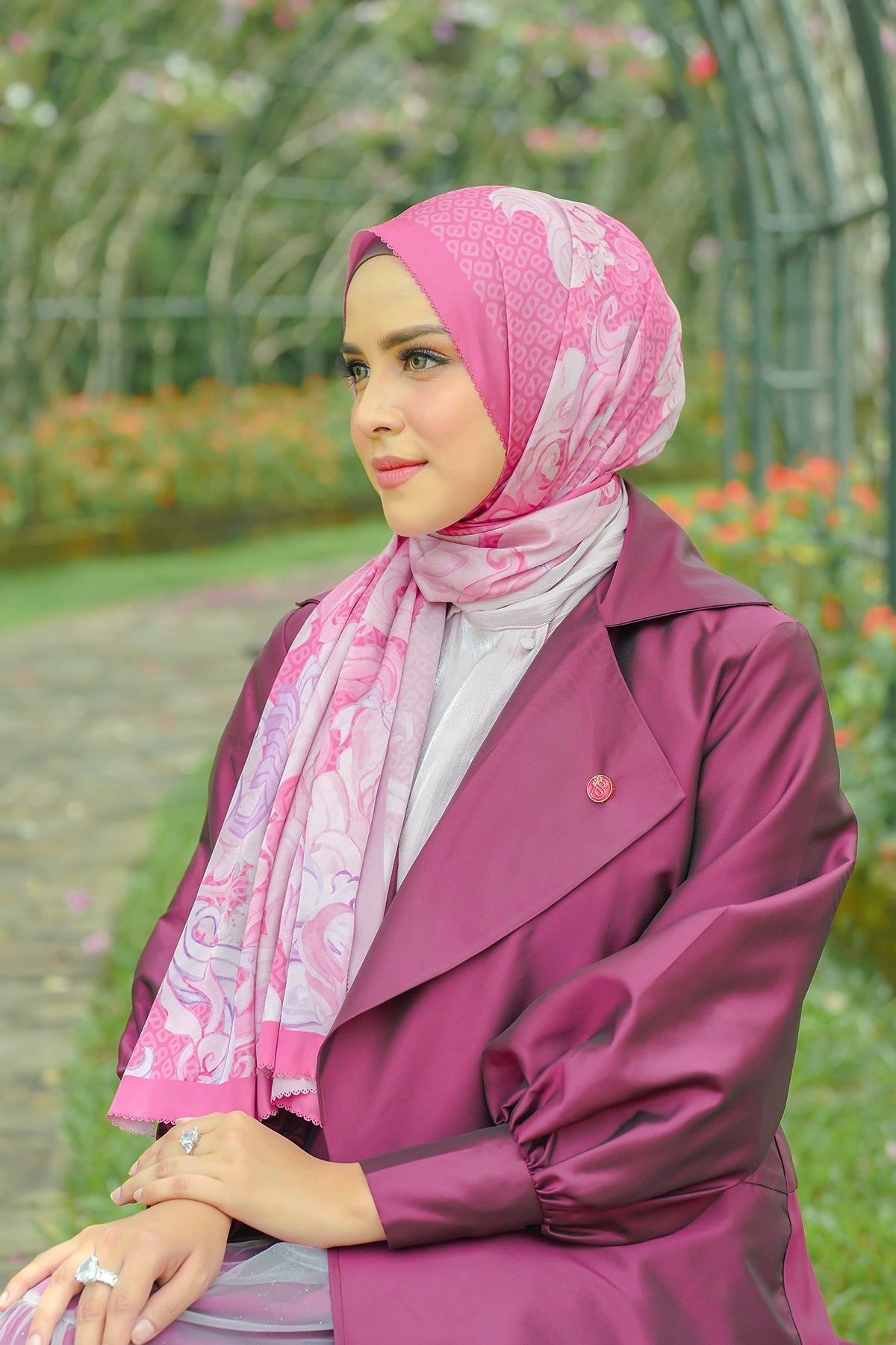 The Friendship Satin Shawl - Big Mac