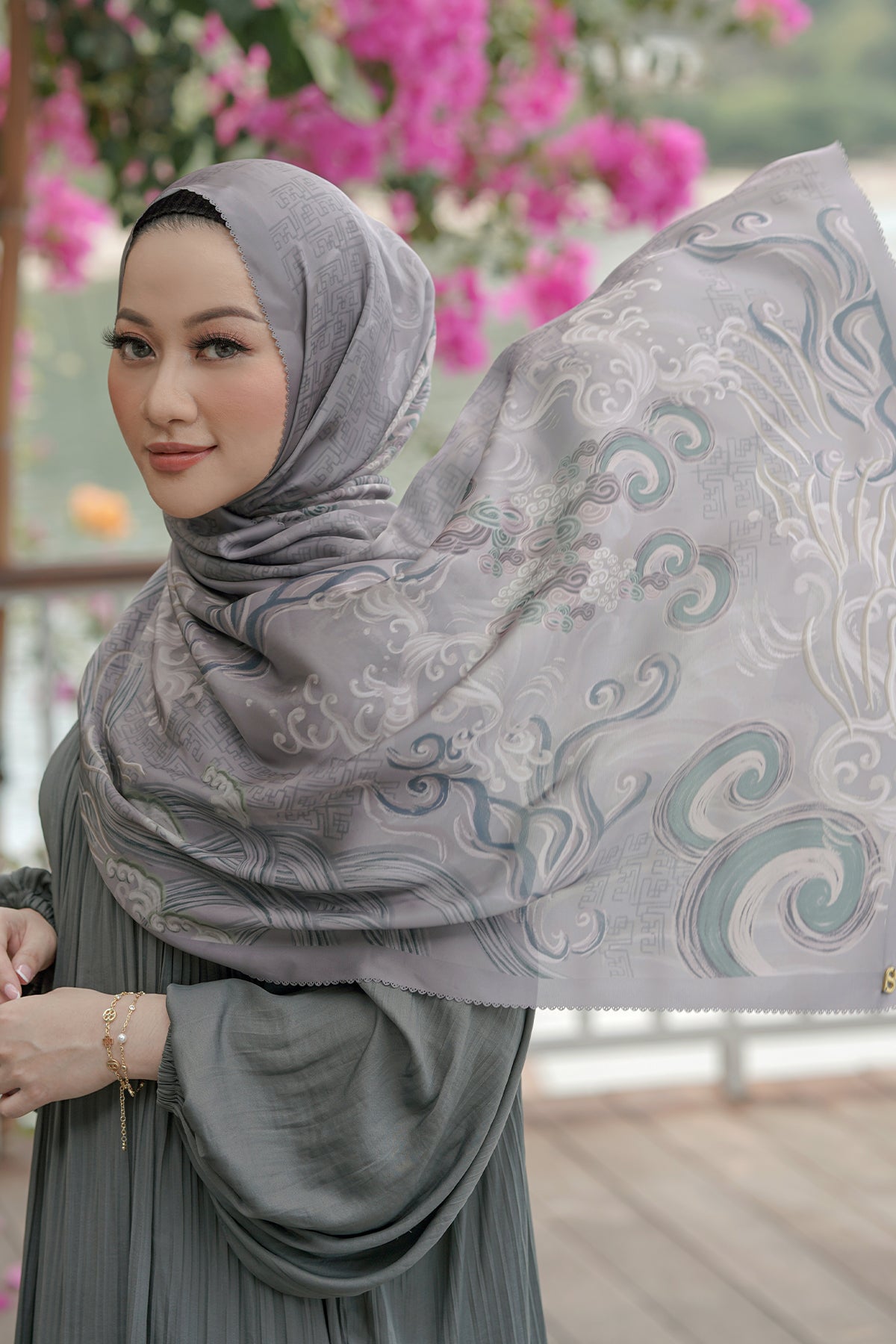 The Wave Satin Shawl in Cloudy